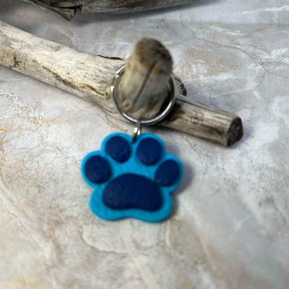 Paw Print Keychain - Picture 2 of 3